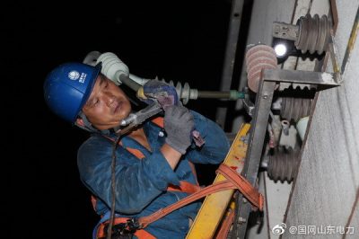 萊蕪供電公司在110千伏文昌站實施零點作業