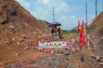 婁底供電公司35千伏大春線#007-#012遷改工程進行P9基礎(chǔ)開挖