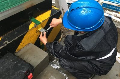 制作箱變接地線，保障設(shè)備增容及時送電