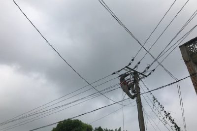 江夏區(qū)供電公司野外作業(yè)設(shè)備運(yùn)維，迎峰度夏