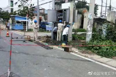 為確保迎峰度夏期間供電設備安全穩定運行，國網淮安金湖縣供電公司進行配變升級改造