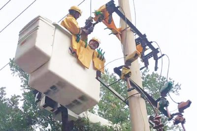 10千伏麗華線主干48號桿進行帶電更換隔離開關、跌落式熔斷器作業
