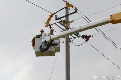 10千伏宋家線104號桿設備線夾發熱故障，無棣縣供電公司更換線路老舊零件