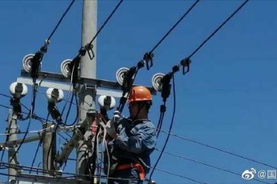 克服炎熱高溫搶修臺區配電出線電纜兩相短路故障