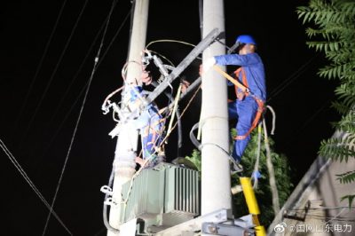 平邑縣供電公司更換高壓電纜、低壓出線等措施進行公變重負荷改造