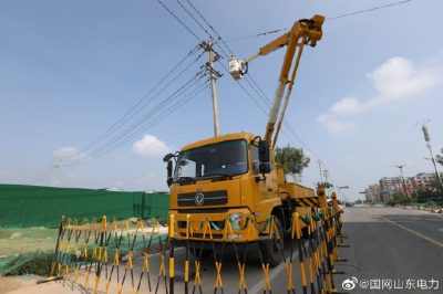 武城縣供電公司10千伏老城北線帶電作業更換占位器并消除過熱隱患