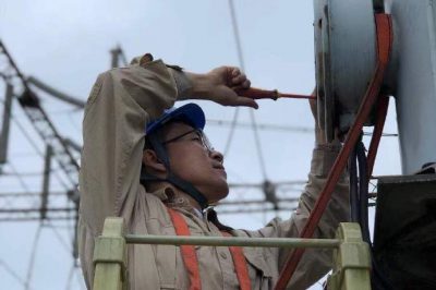 鎮江供電公司開展電壓互感器電容量與介質損耗試驗
