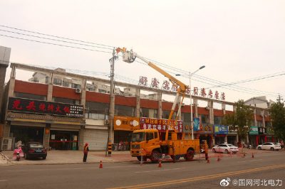 10千伏鄭杏線582線路34號桿進行帶電消缺作業