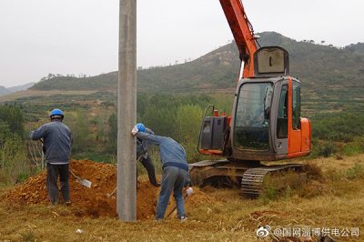大張莊鎮溝窩臺區進行電網改造施工