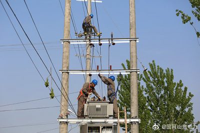 大王莊村改造配農網線路 安裝變壓器