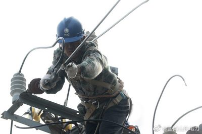 架設10千伏姜莊線和小工業線聯絡線路