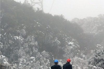 貴州六盤水普降大雪-電網安全穩定運行