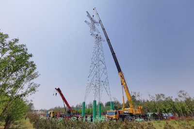 220千伏線路工程N12組塔施工現場