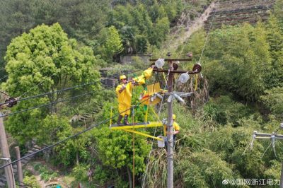 因地制宜開展不停電作業 助推山區電網建設