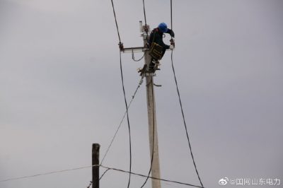澤庫鎮西泊村的低壓線路進行升級改造