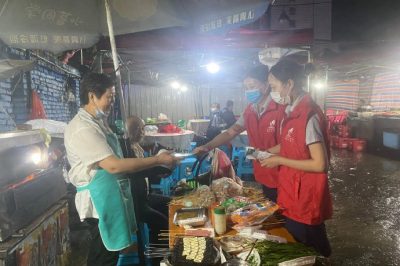 “電小二”進夜市，讓地攤亮起來