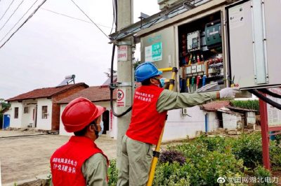 檢查線路、變壓器等設備