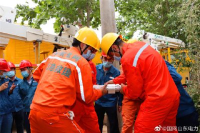 使用中壓發電車保障帶電作業