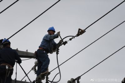 10千伏遷改線路 讓路新小區建設