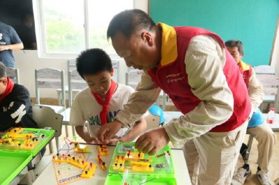 開展安全知識進校園、進社區等活動12場