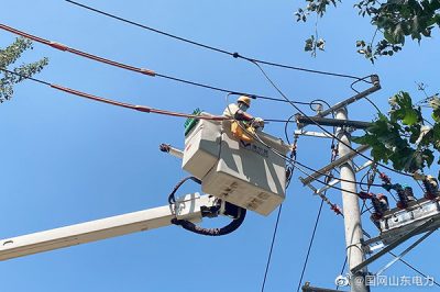 帶電接火 服務村民灌溉用電