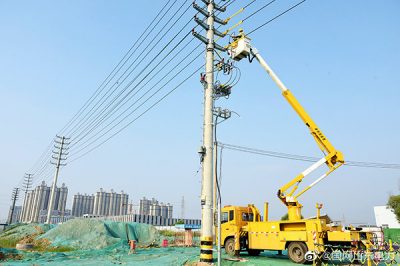 帶電作業熱不減 項目用電有保障