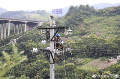 國網重慶綦南供電公司優化配電網，助力小康路