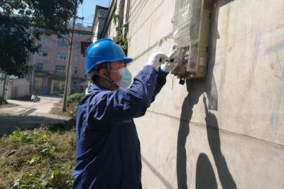 對轄區(qū)內(nèi)低壓用戶，開展安全隱患排查工作