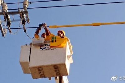 對10千伏534郵電線主干18號桿隔離開關進行帶電接引